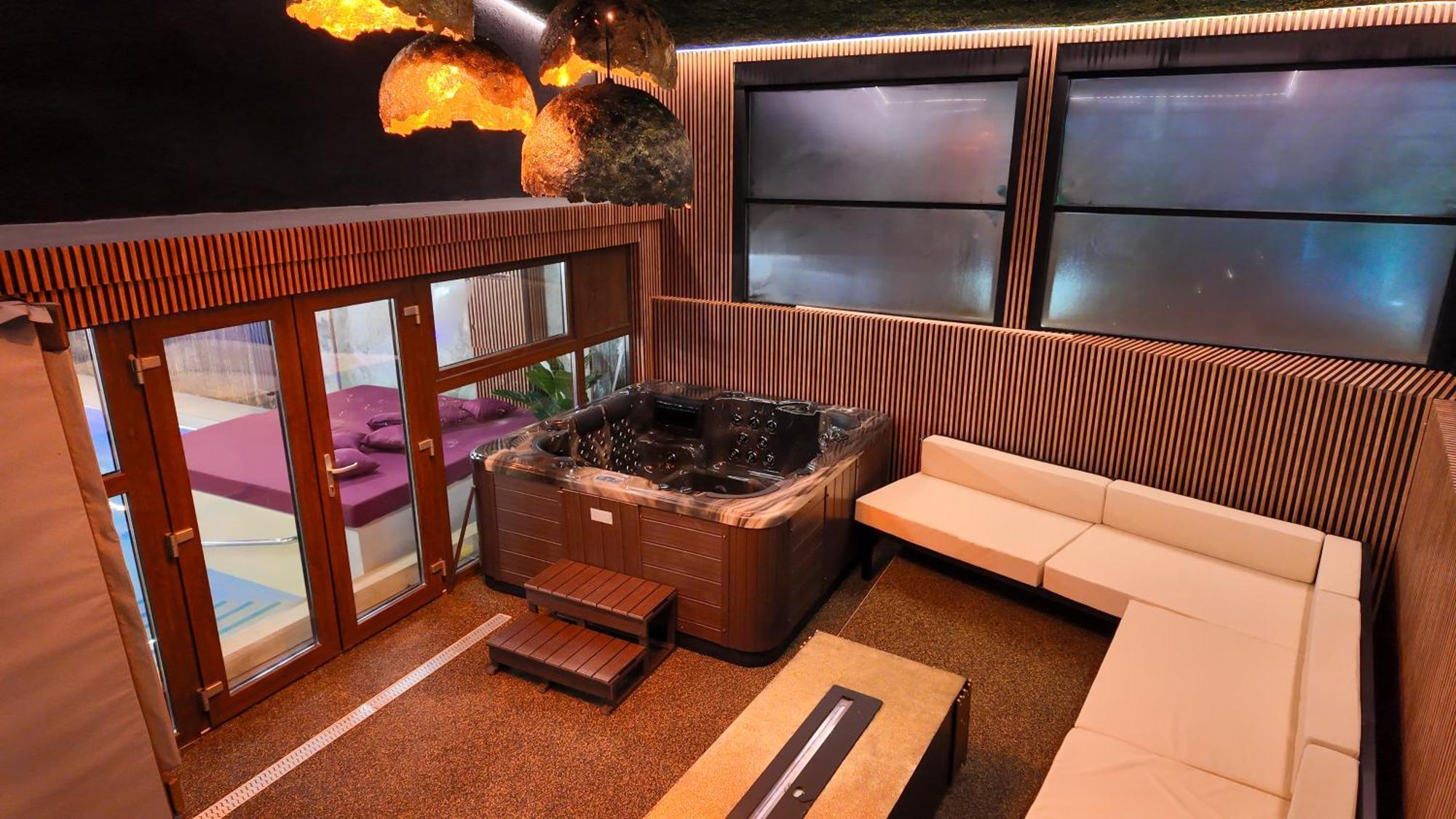 Uve Residence & Spa Piatra Neamţ Eksteriør billede
