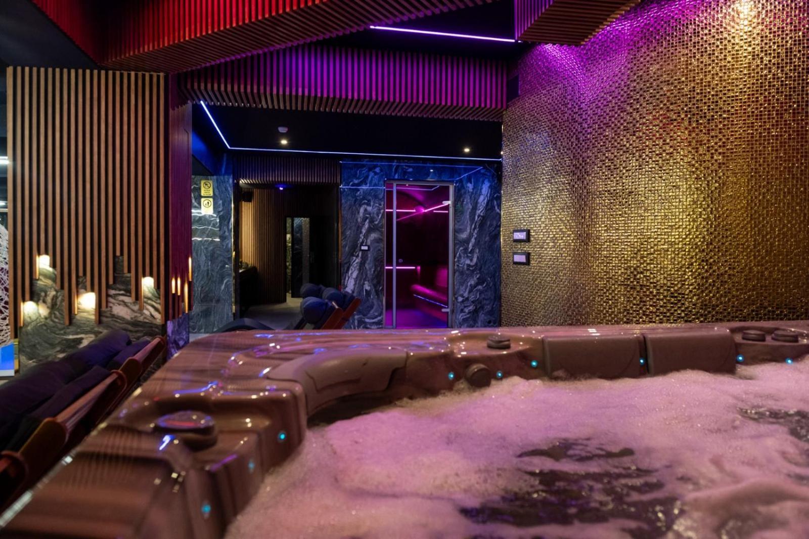 Uve Residence & Spa Piatra Neamţ Værelse billede